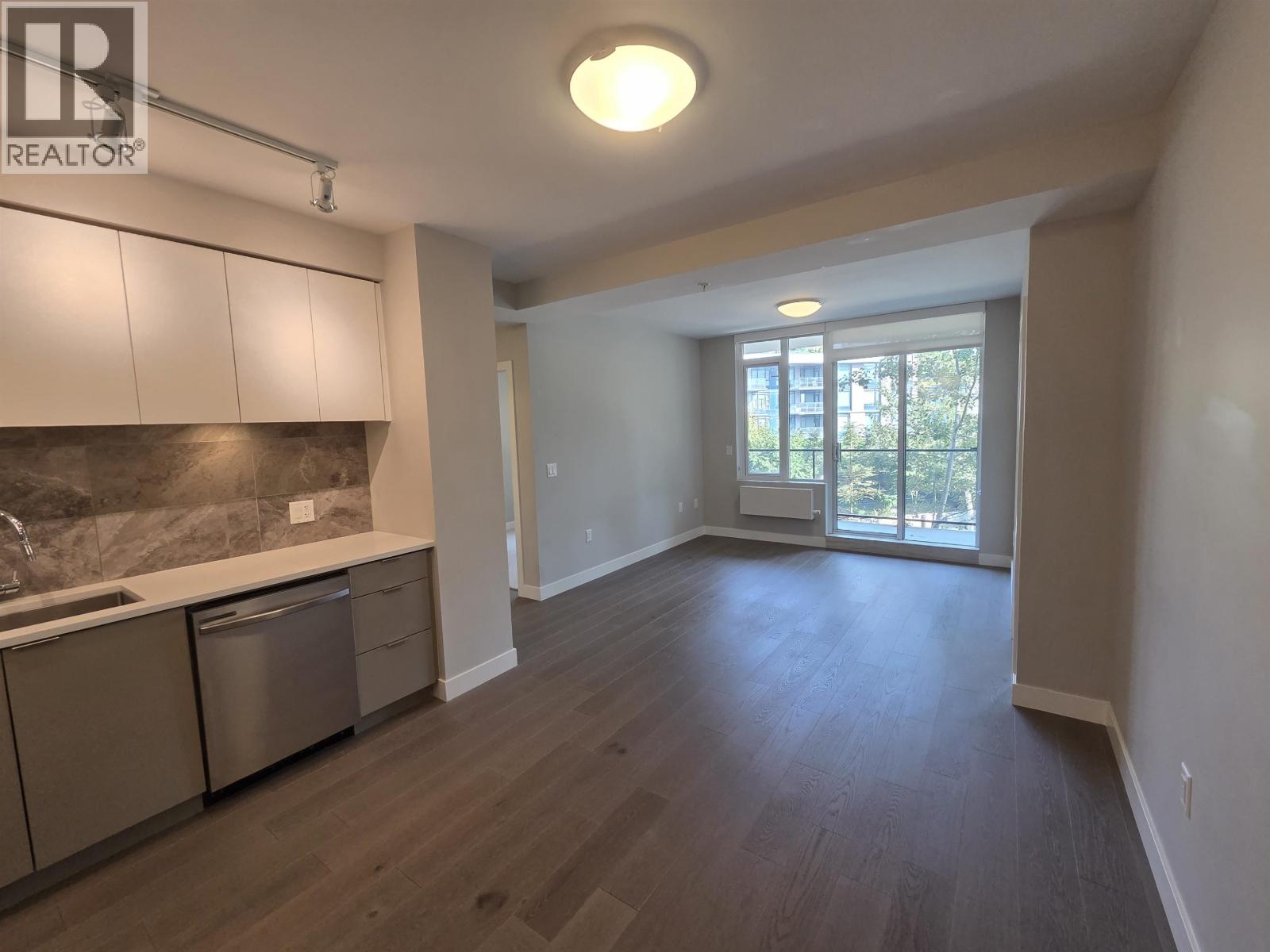 401 8725 University Crescent Property Photo 5