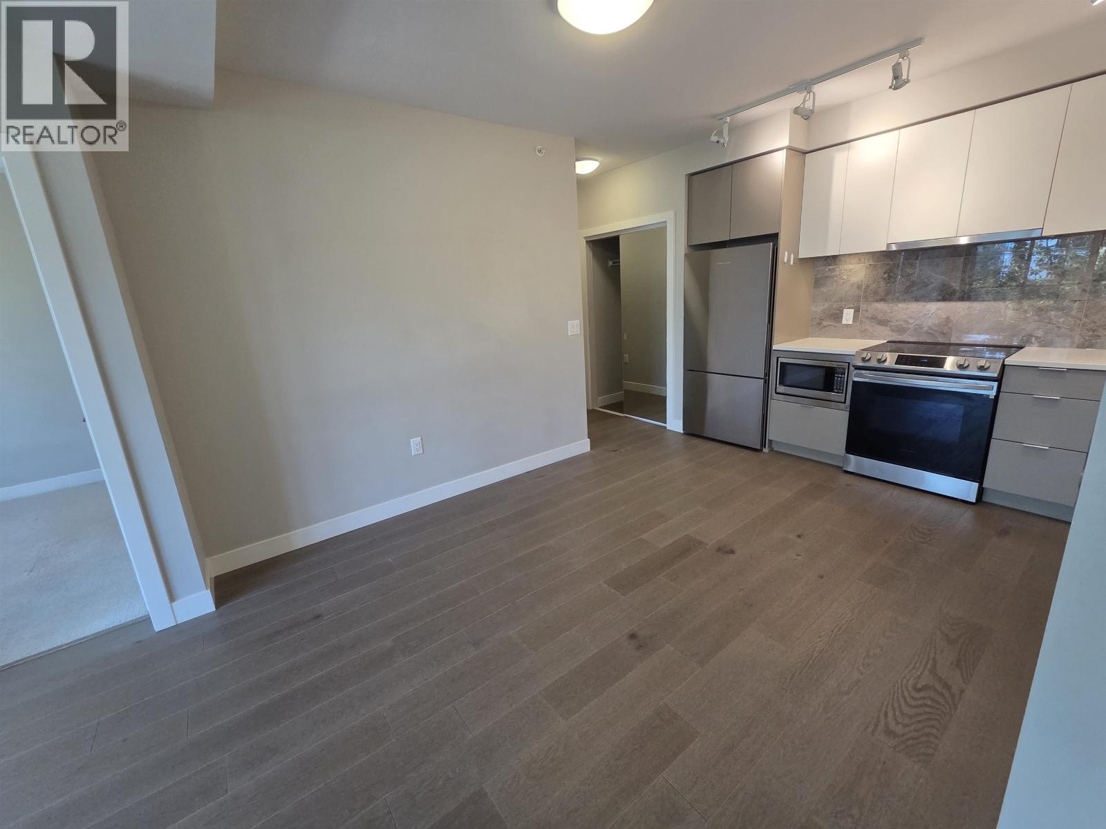 401 8725 University Crescent Property Photo 7