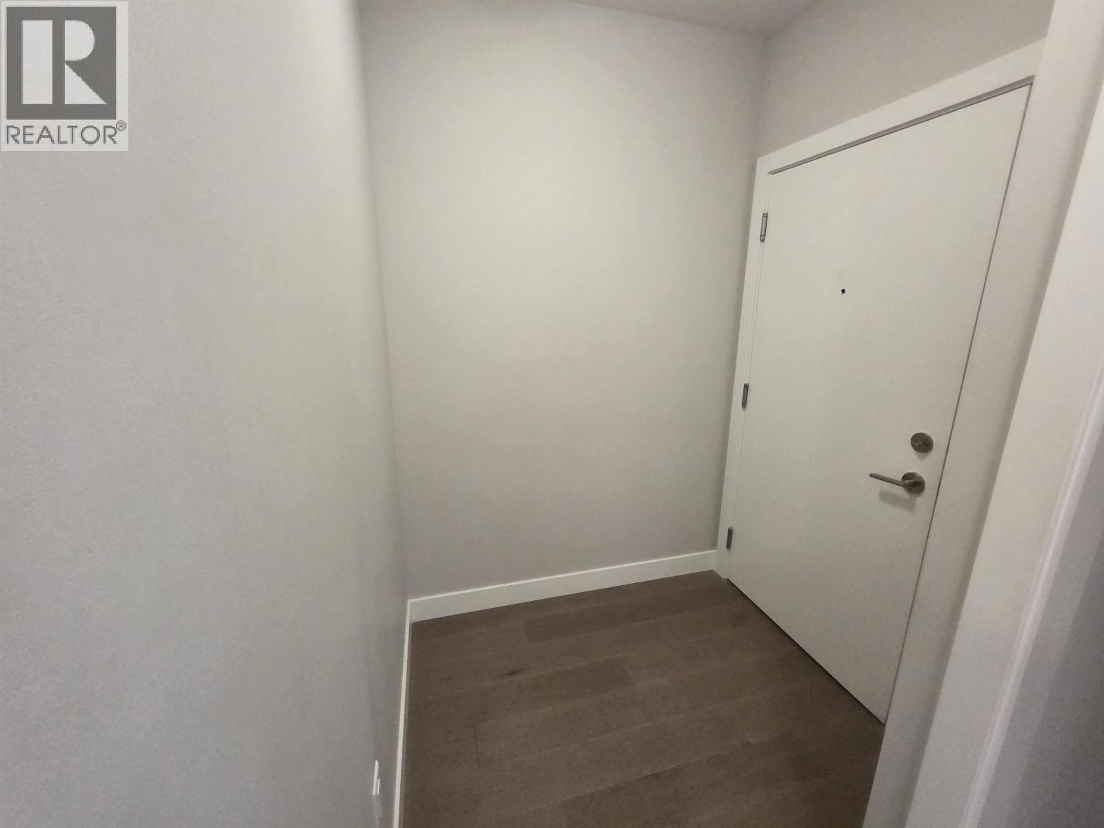 401 8725 University Crescent Property Photo 9