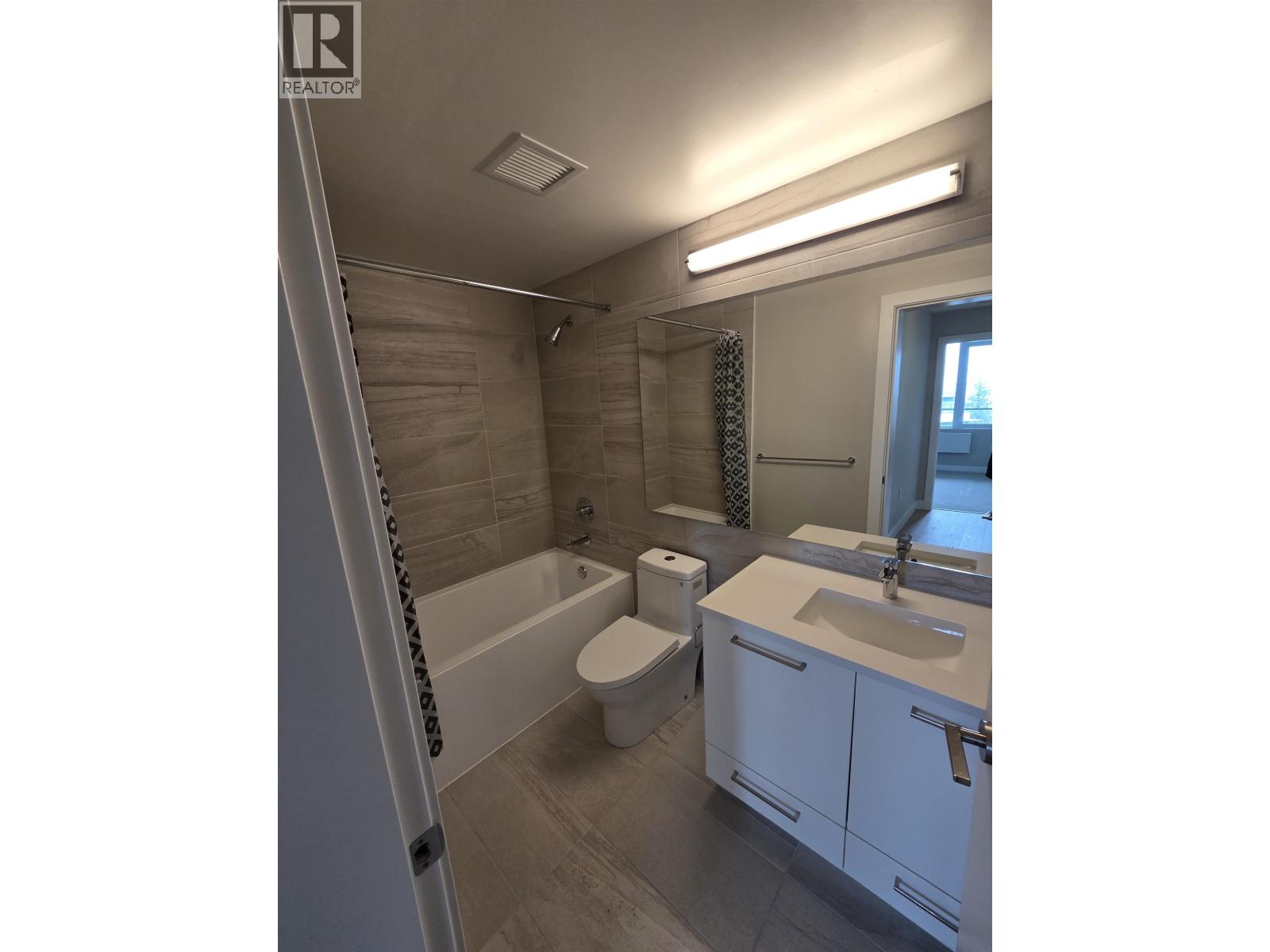 401 8725 University Crescent Property Photo 13