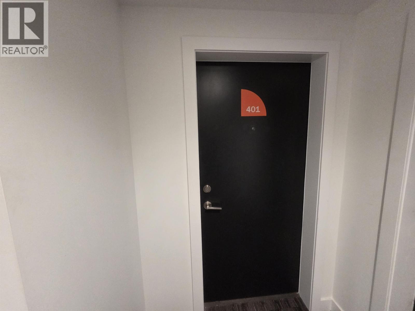 401 8725 University Crescent Property Photo 19