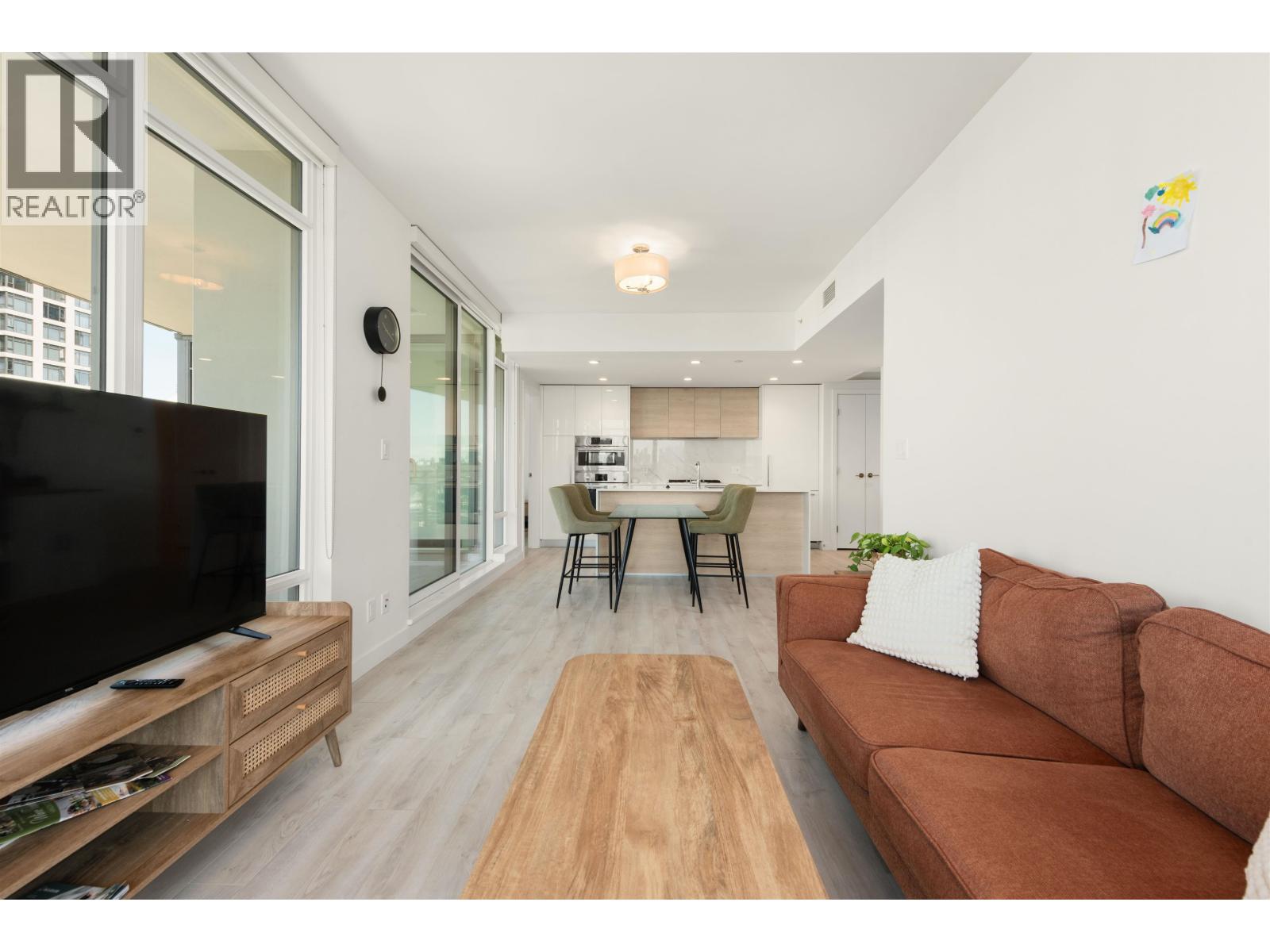 1808 2085 Skyline Crescent Property Photo 4