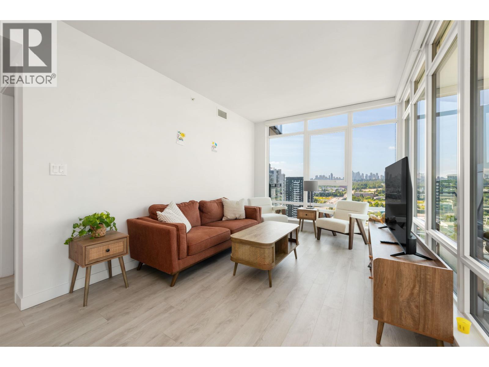 1808 2085 Skyline Crescent Property Photo 5