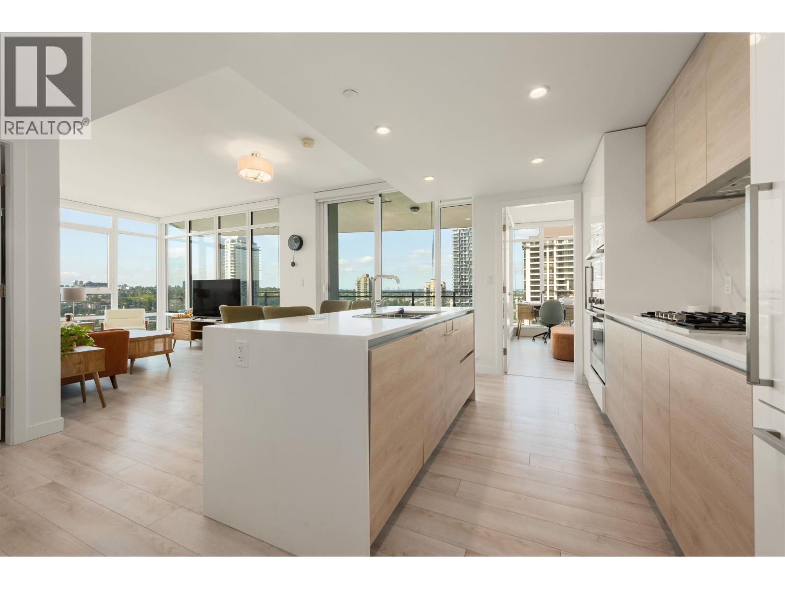 1808 2085 Skyline Crescent Property Photo 9