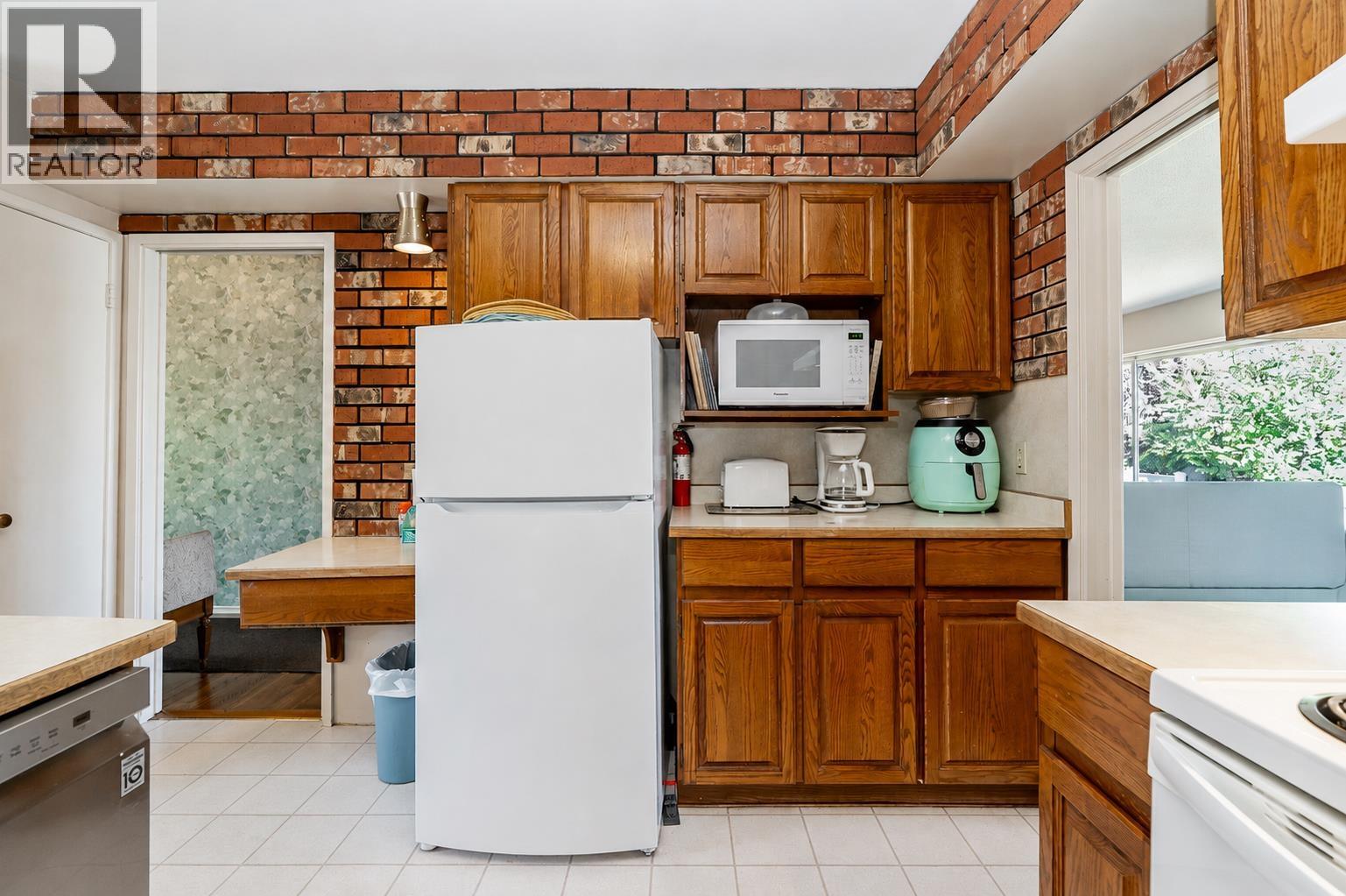 40 E Tenth Avenue Property Photo 7