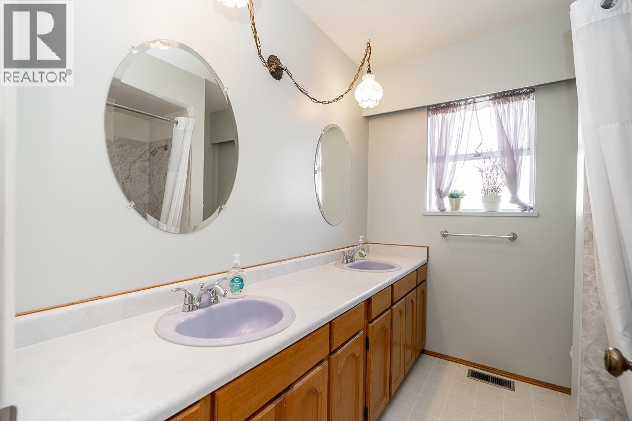 40 E Tenth Avenue Property Photo 16