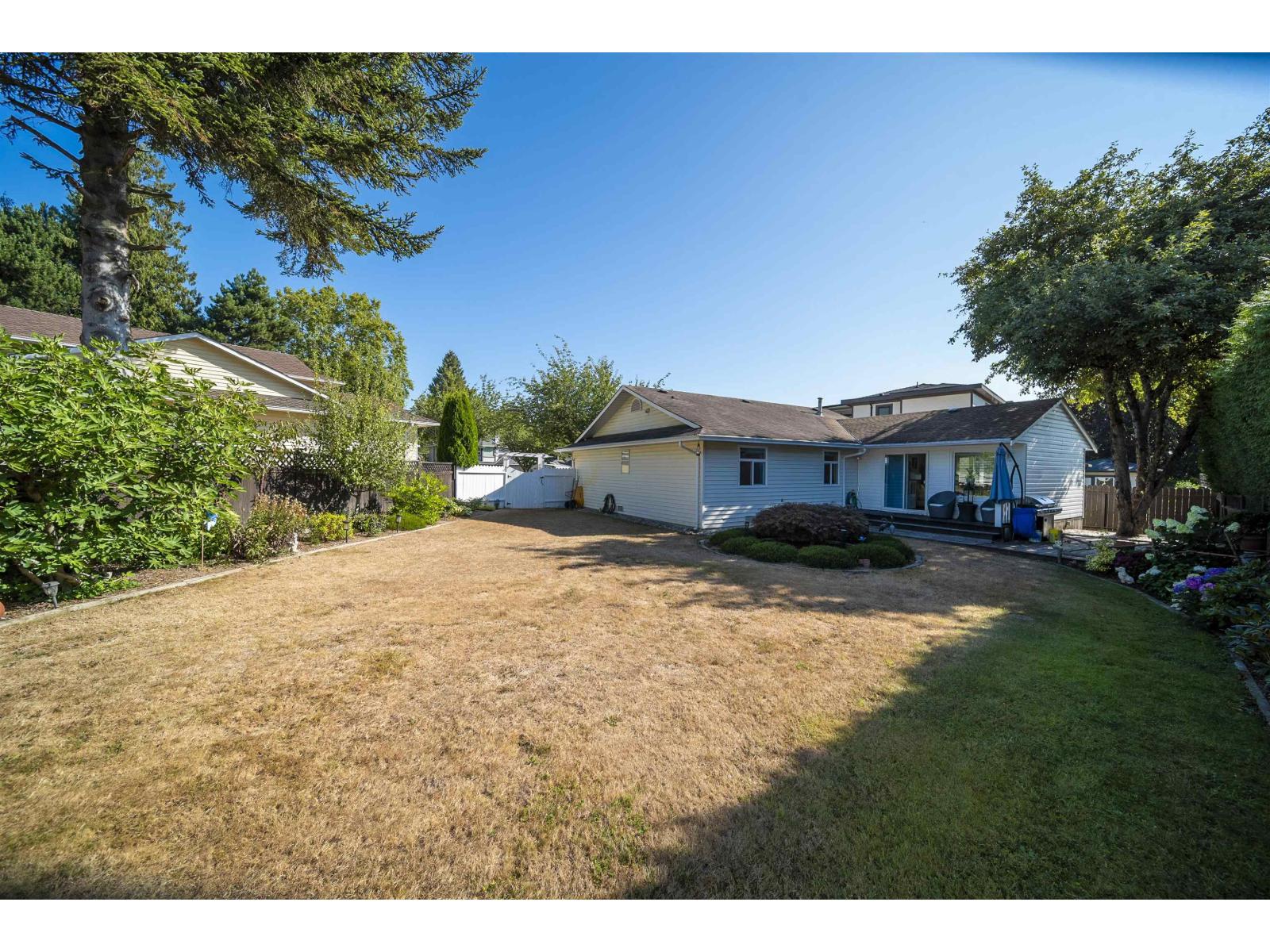 17346 60a Avenue Property Photo 6