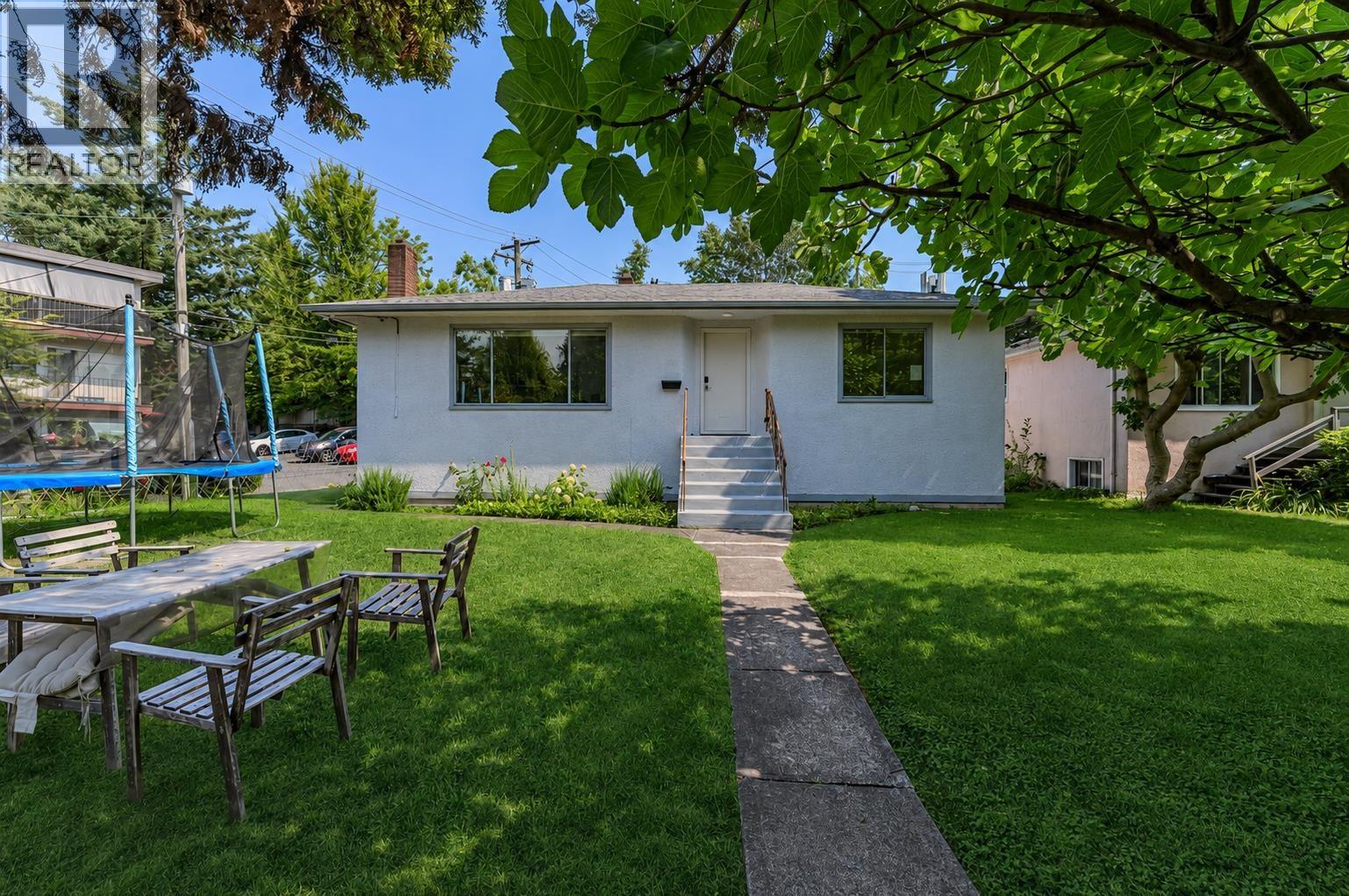 3008 GARDEN DRIVE Property Photo 1