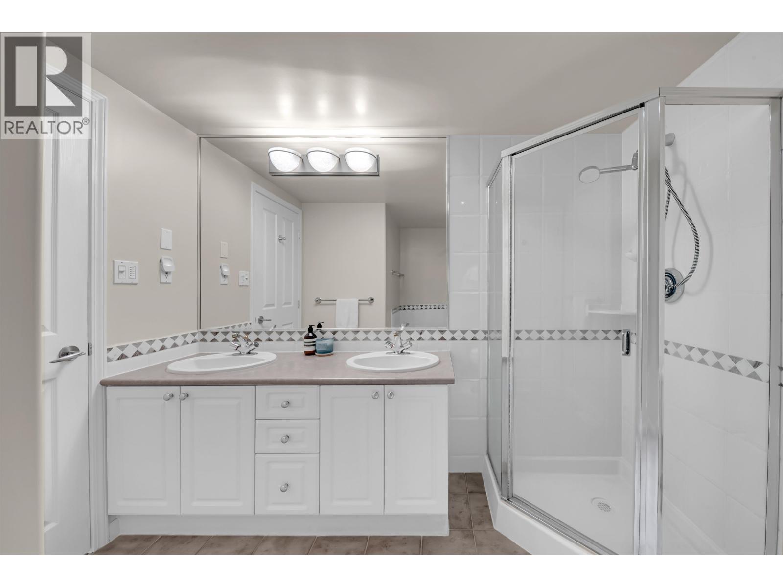 55 1550 Larkhall Crescent Property Photo 16