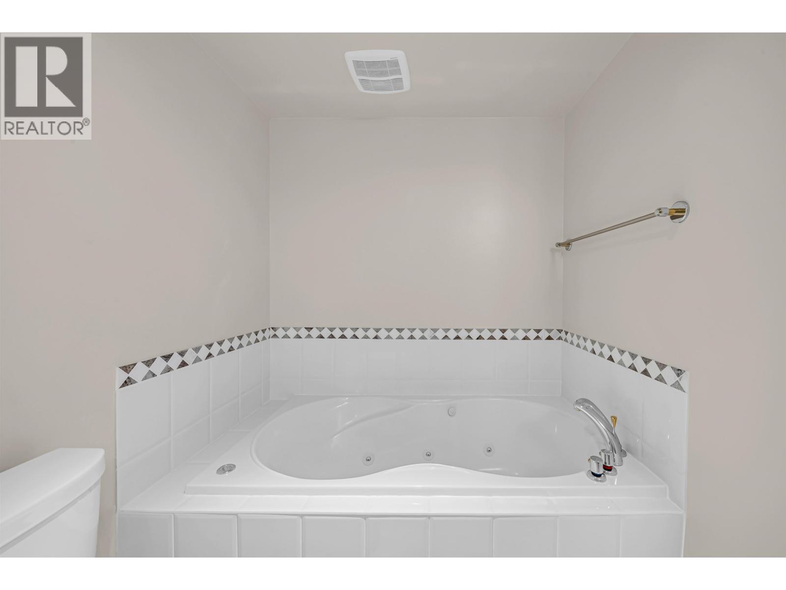 55 1550 Larkhall Crescent Property Photo 17