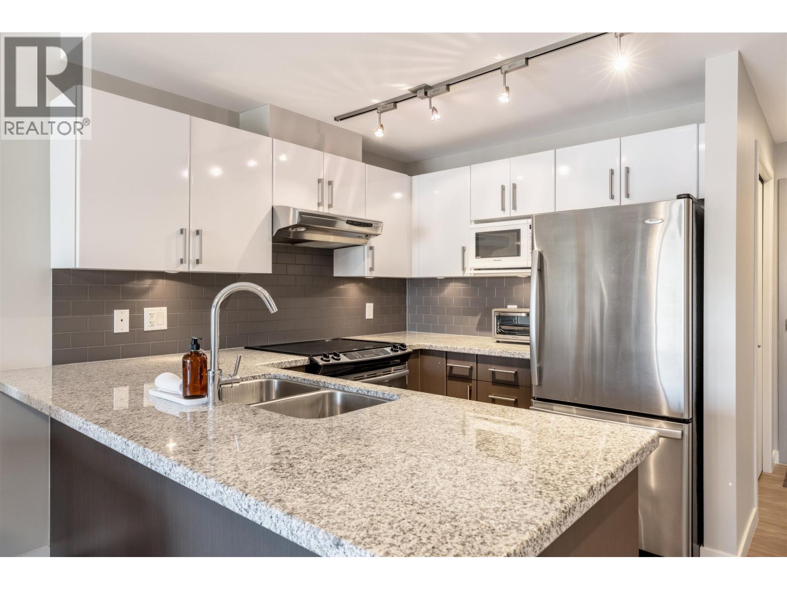 1904 14 Begbie Street Property Photo 8