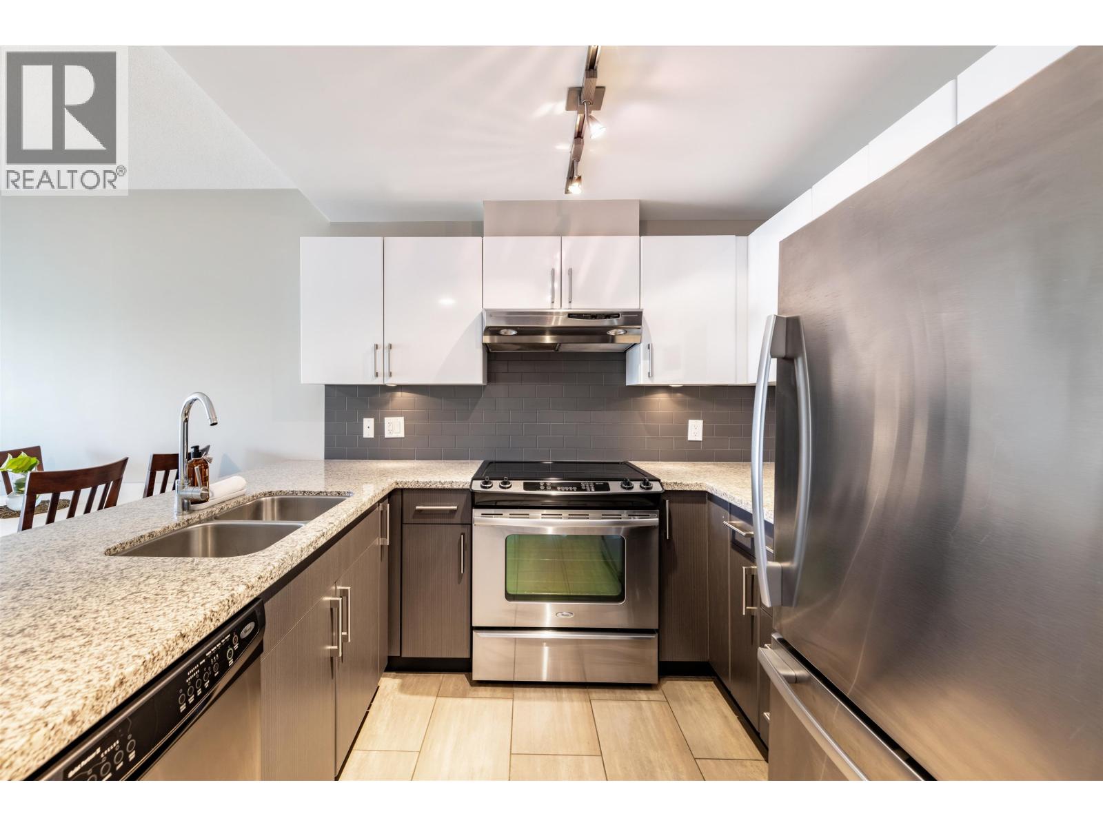 1904 14 Begbie Street Property Photo 9