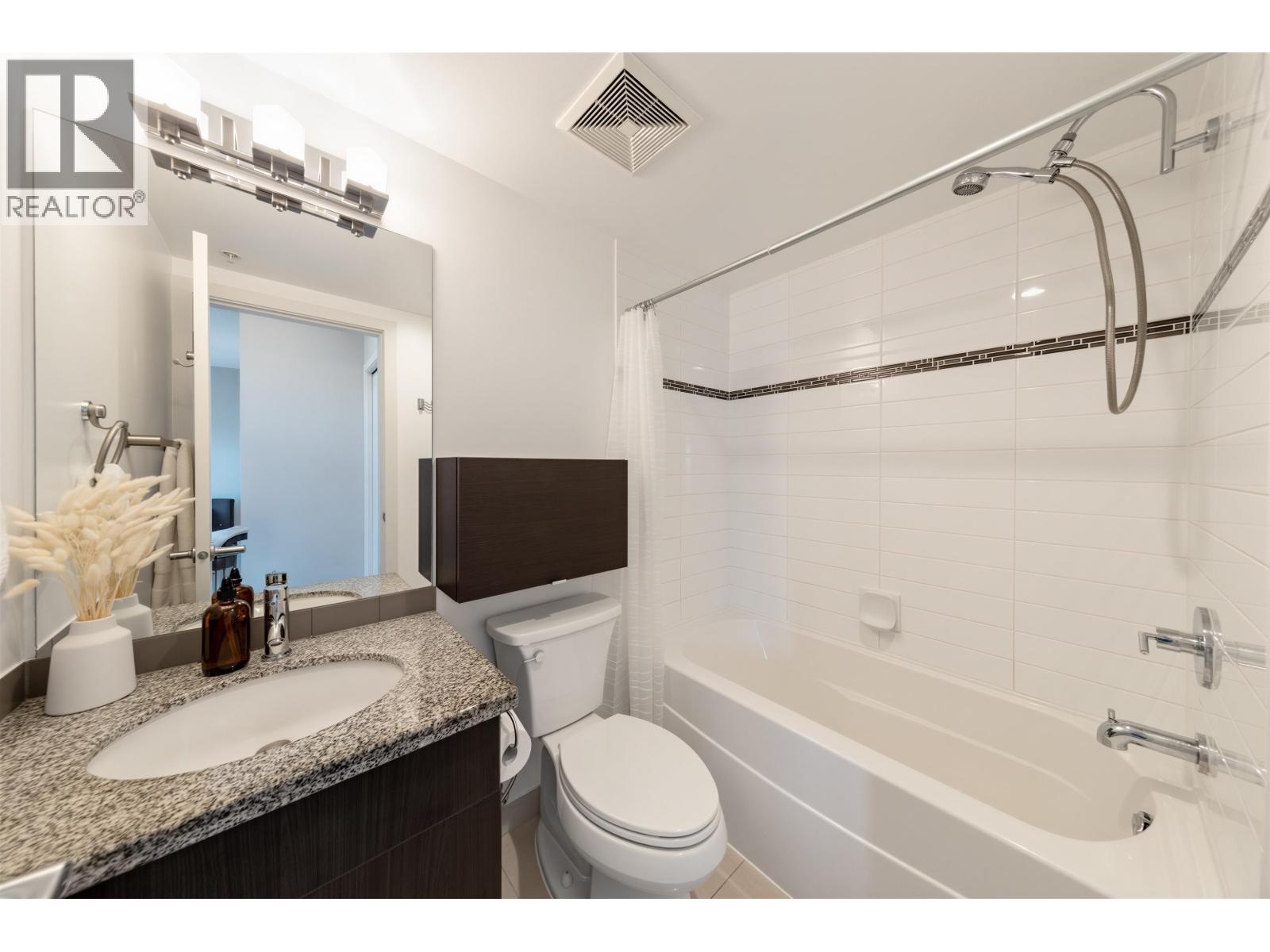 1904 14 Begbie Street Property Photo 10