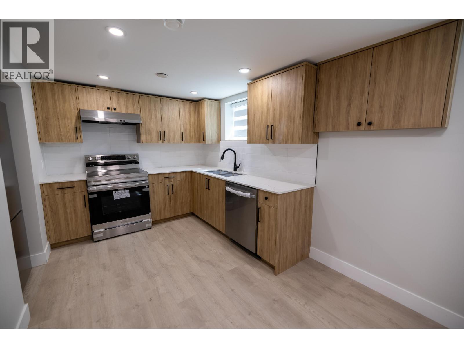 1558 Carney Street Property Photo 17