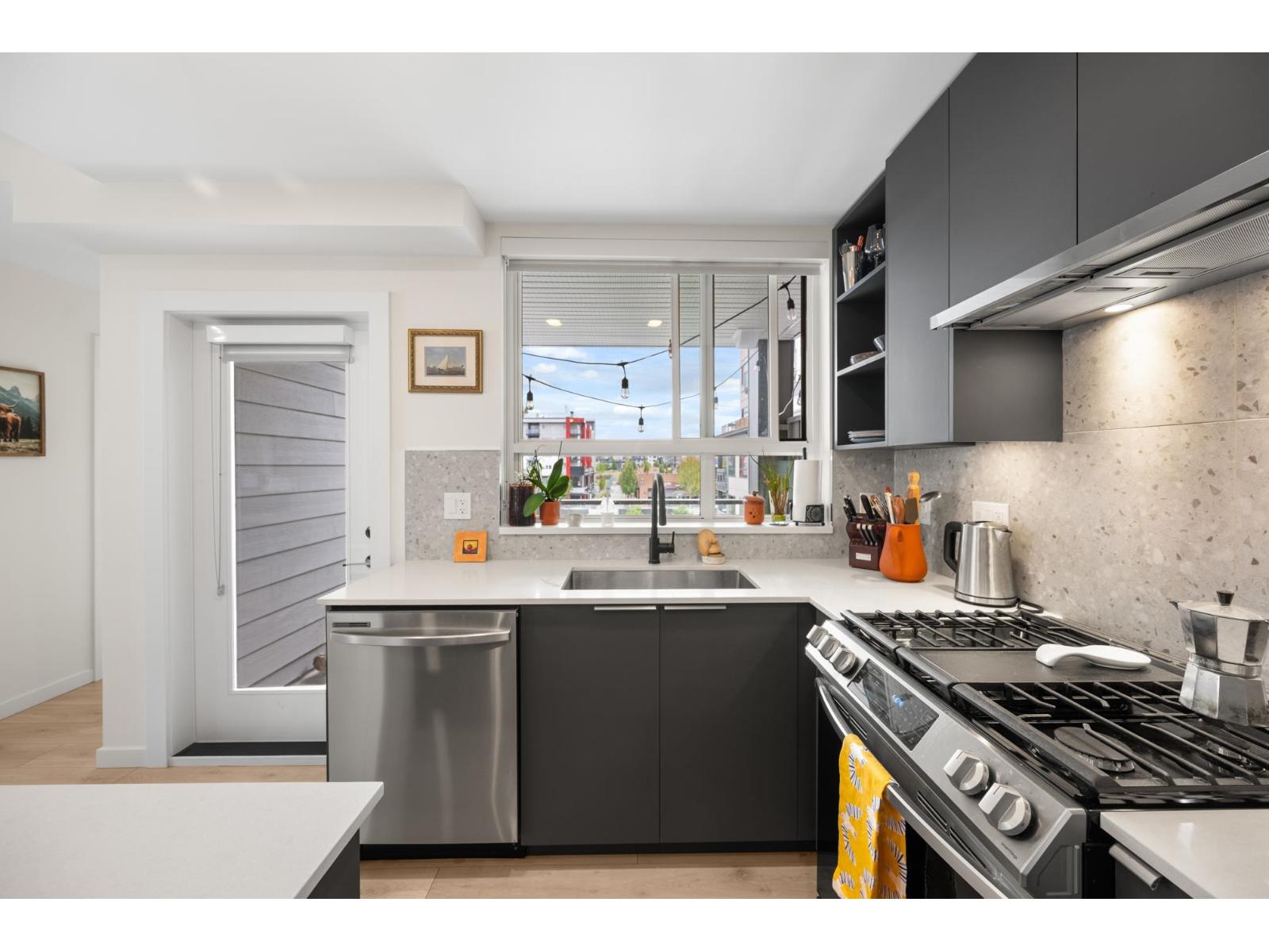 401 7920 206 STREET Property Photo 1