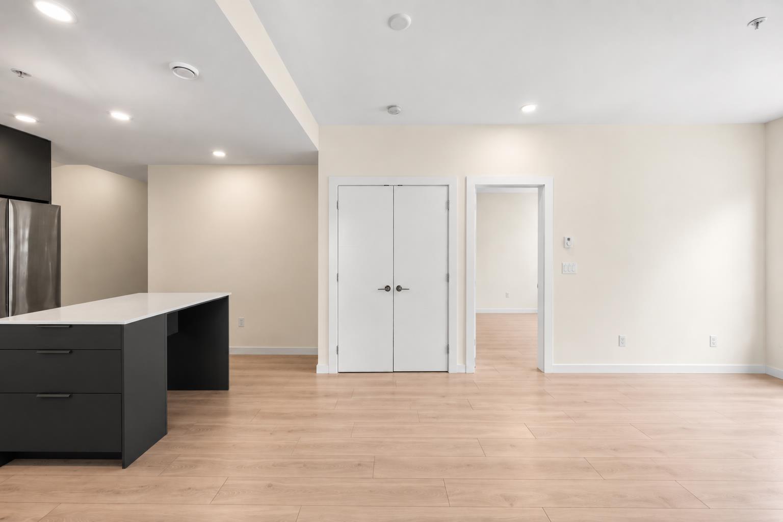 401 7920 206 Street Property Photo 15