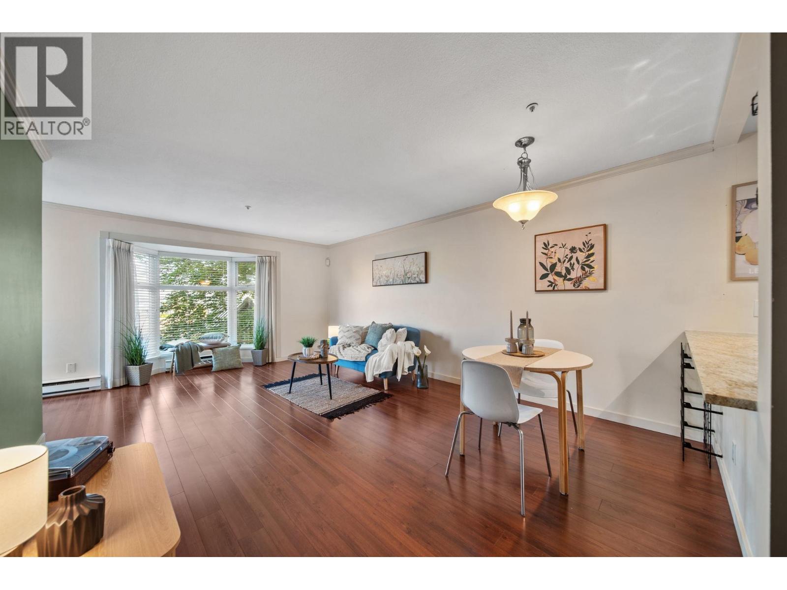305 526 THIRTEENTH STREET Property Photo 1