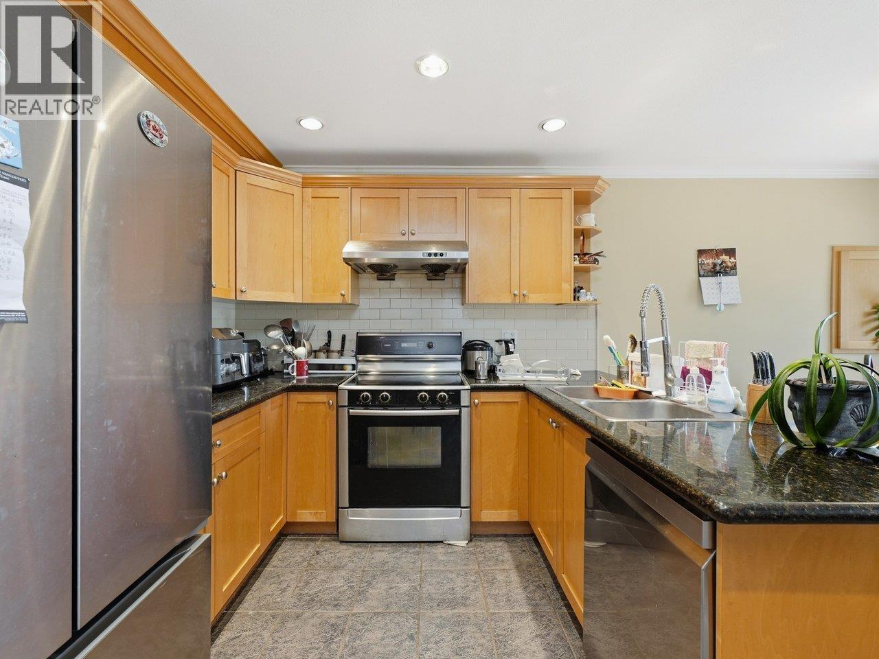 2048 St. Georges Avenue Property Photo 7