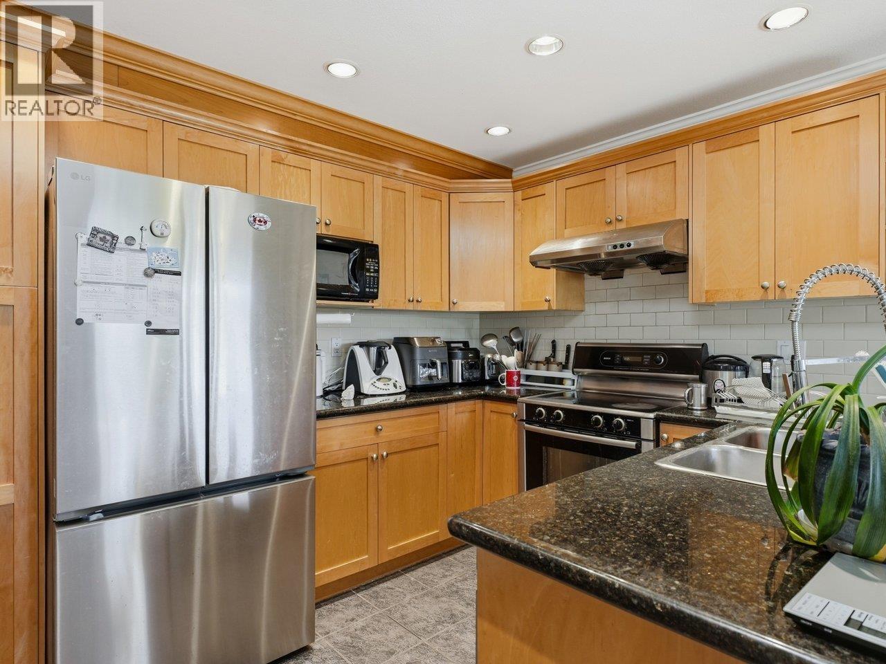 2048 St. Georges Avenue Property Photo 8