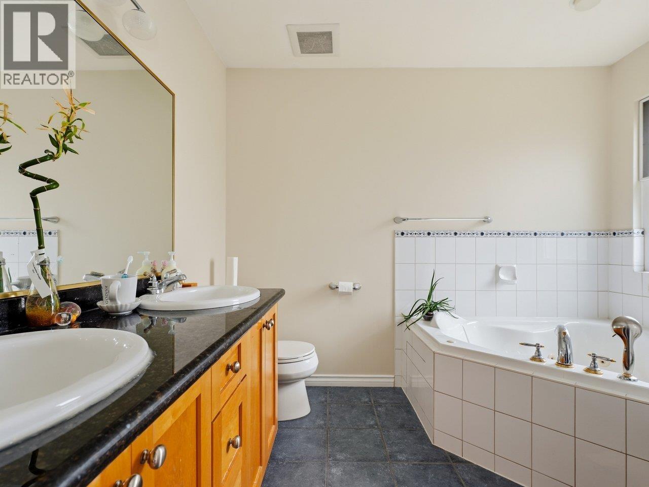 2048 St. Georges Avenue Property Photo 15