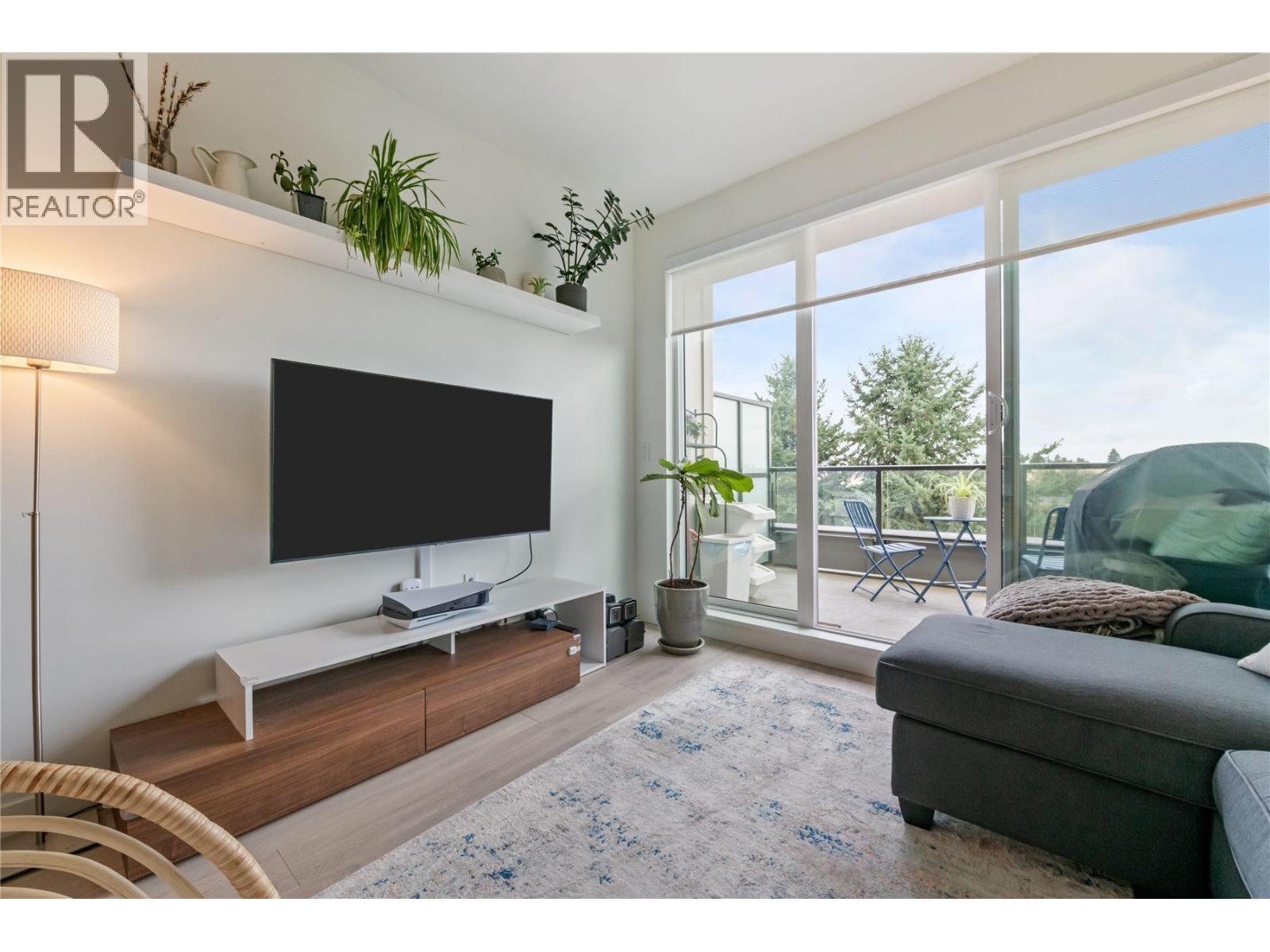 612 7588 16th Street Property Photo 1