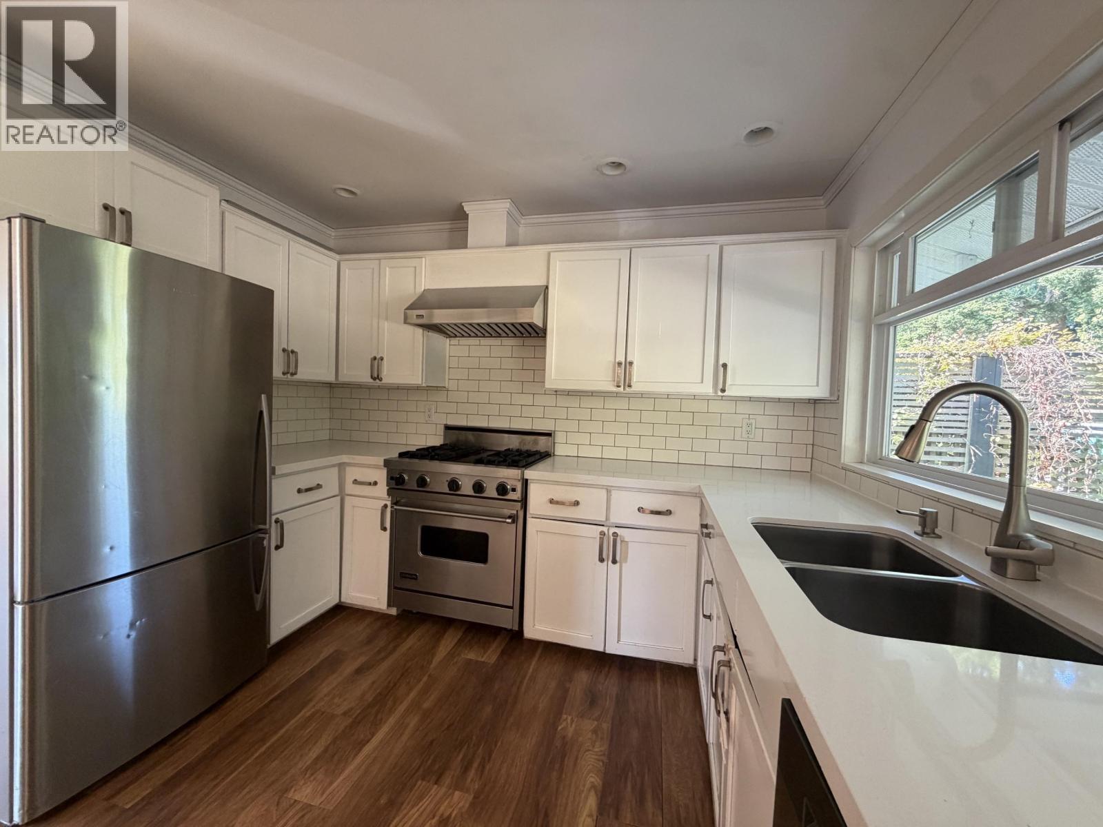 1009 Walalee Drive Property Photo 2