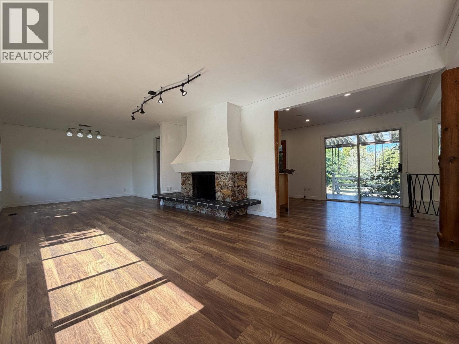 1009 Walalee Drive Property Photo 3
