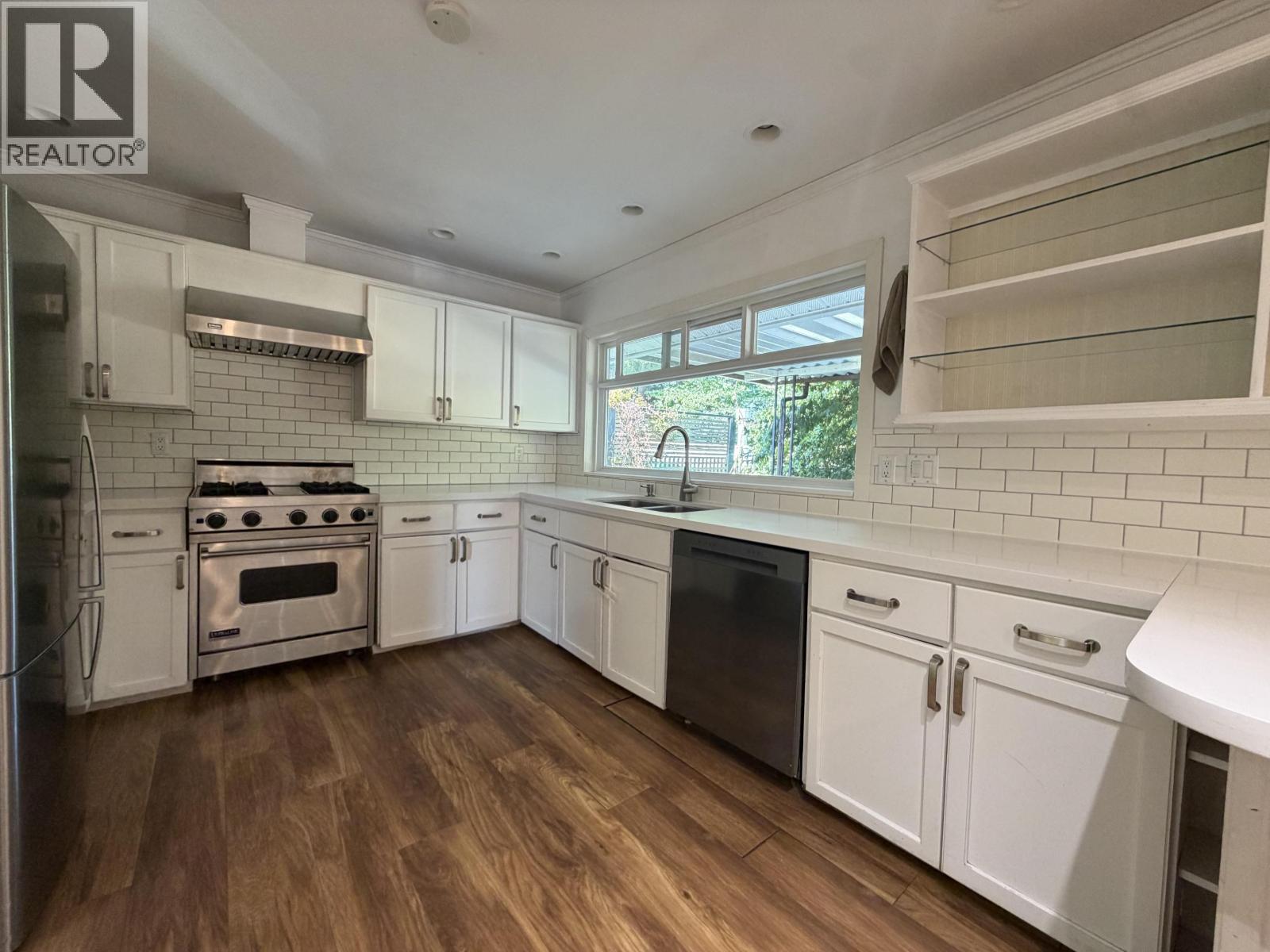 1009 Walalee Drive Property Photo 4
