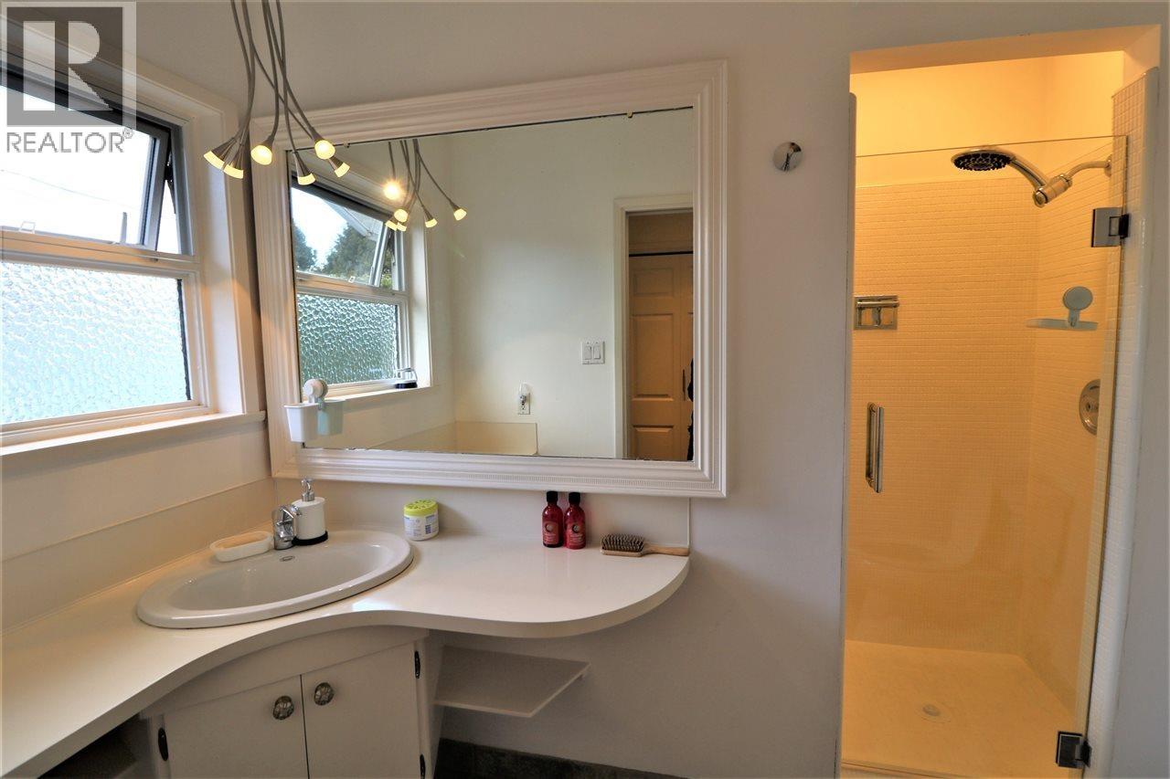 1009 Walalee Drive Property Photo 9