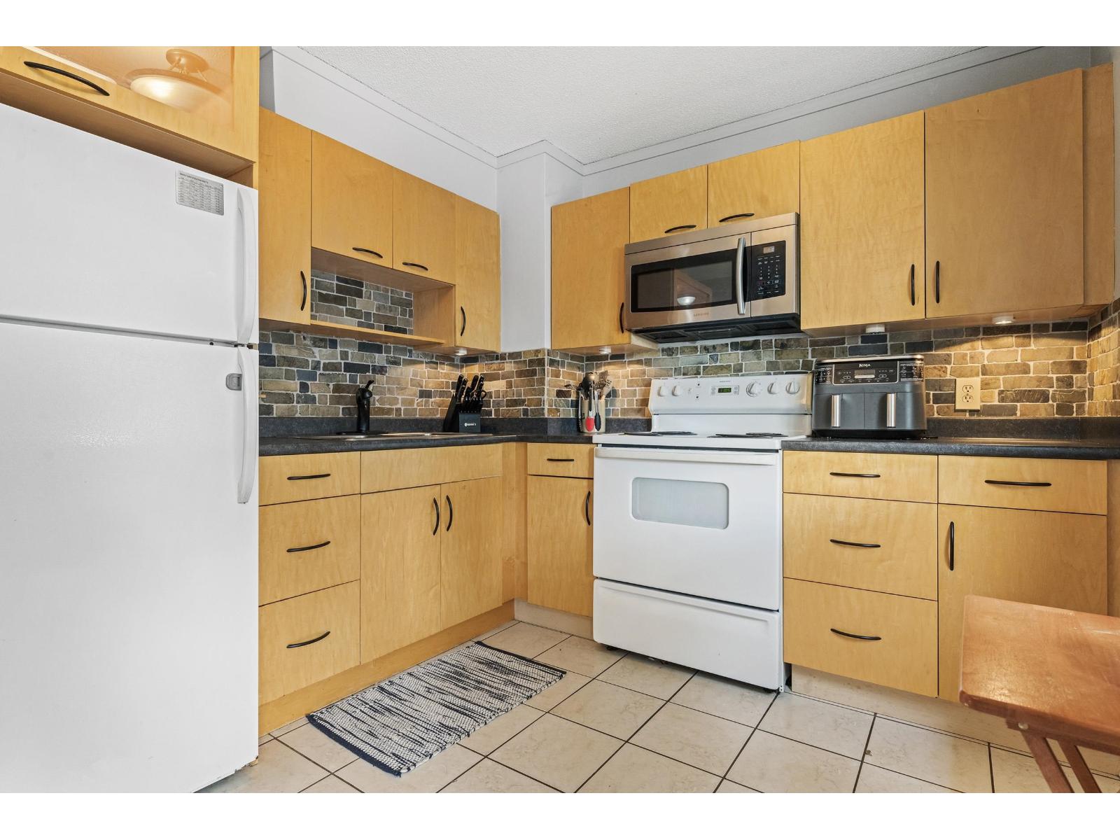 11 5351 200 Street Property Photo 3