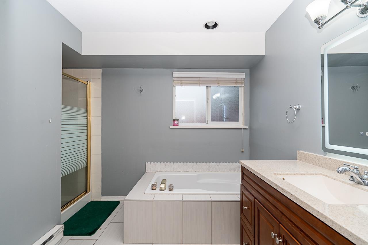 18661 56 Avenue Property Photo 14