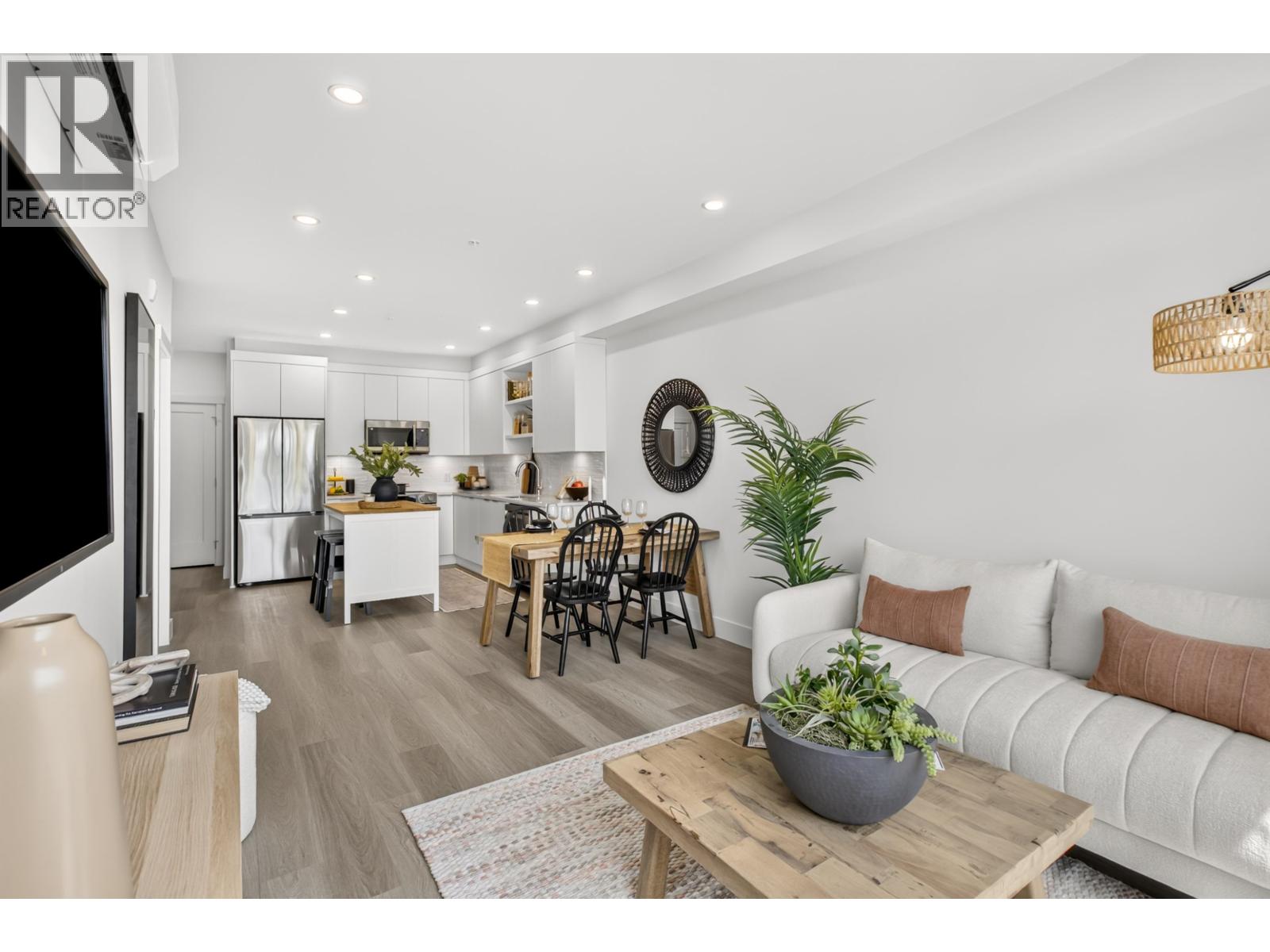 212 22348 North Avenue Property Photo 15