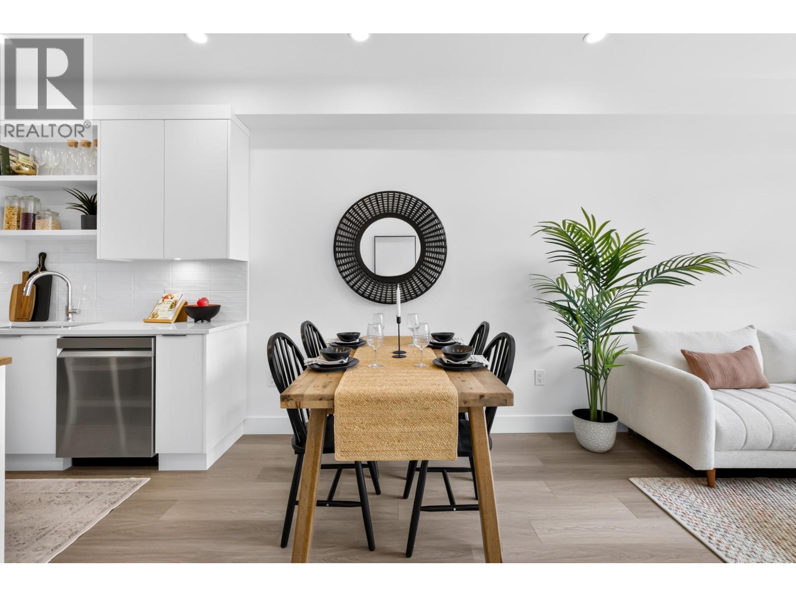 212 22348 North Avenue Property Photo 17