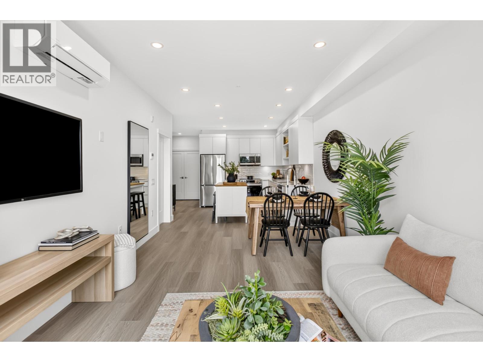 212 22348 North Avenue Property Photo 18