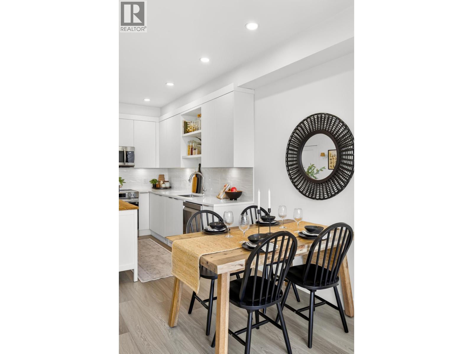 212 22348 North Avenue Property Photo 20