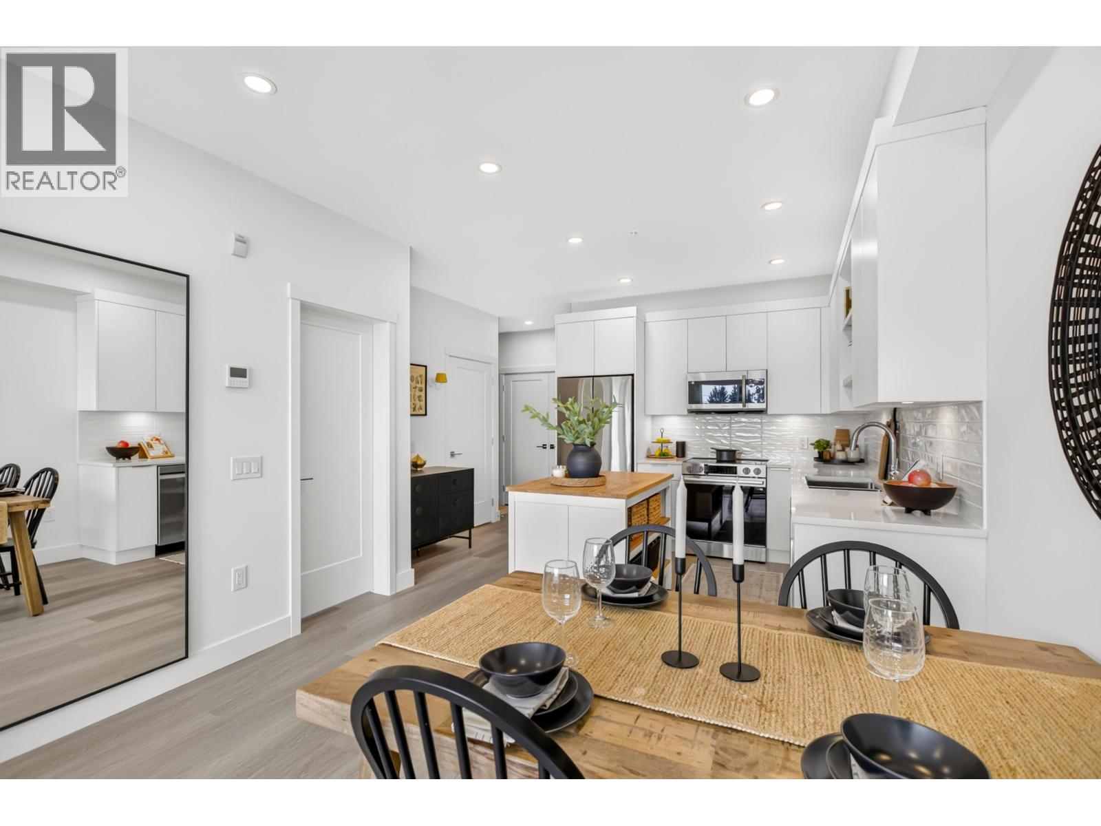 212 22348 North Avenue Property Photo 22