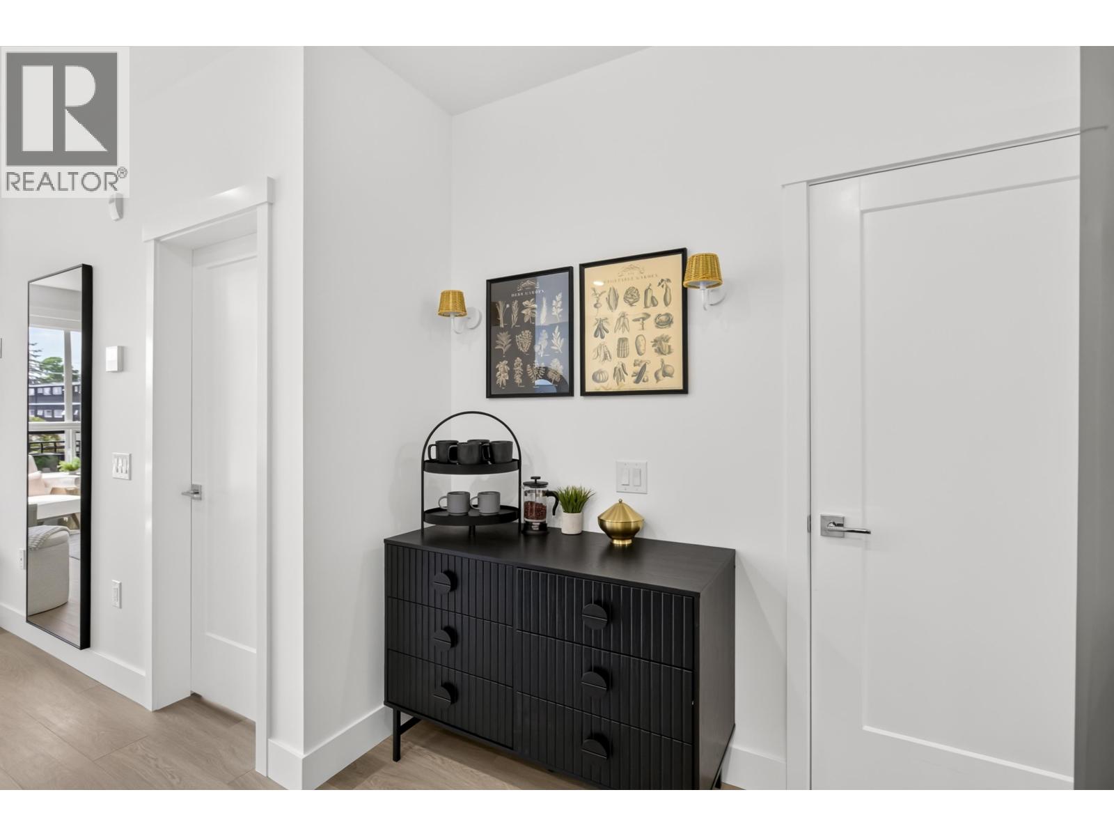 212 22348 North Avenue Property Photo 24