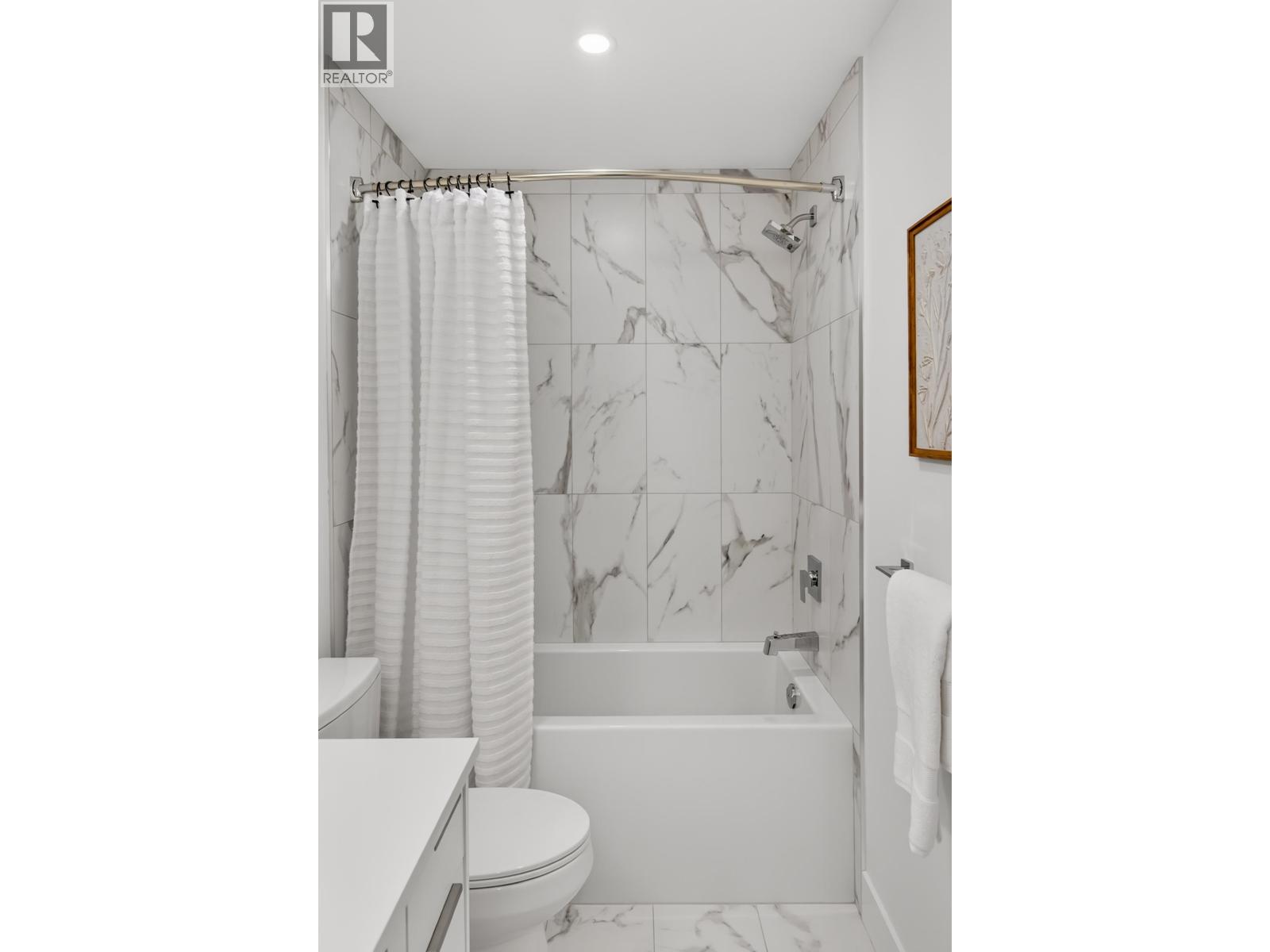 212 22348 North Avenue Property Photo 32
