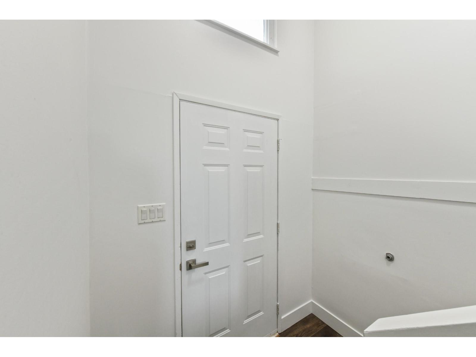 17424 64 Avenue Property Photo 3