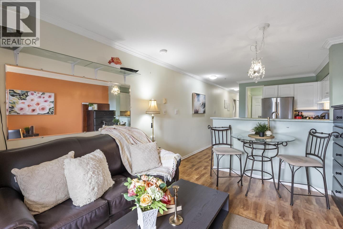 202 868 Kingsway Property Photo 3