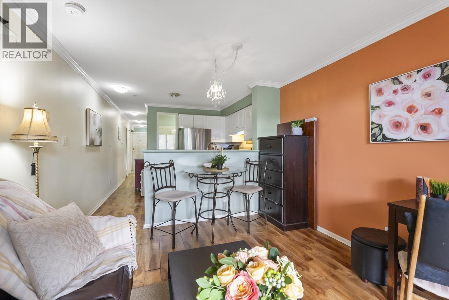 202 868 Kingsway Property Photo 4