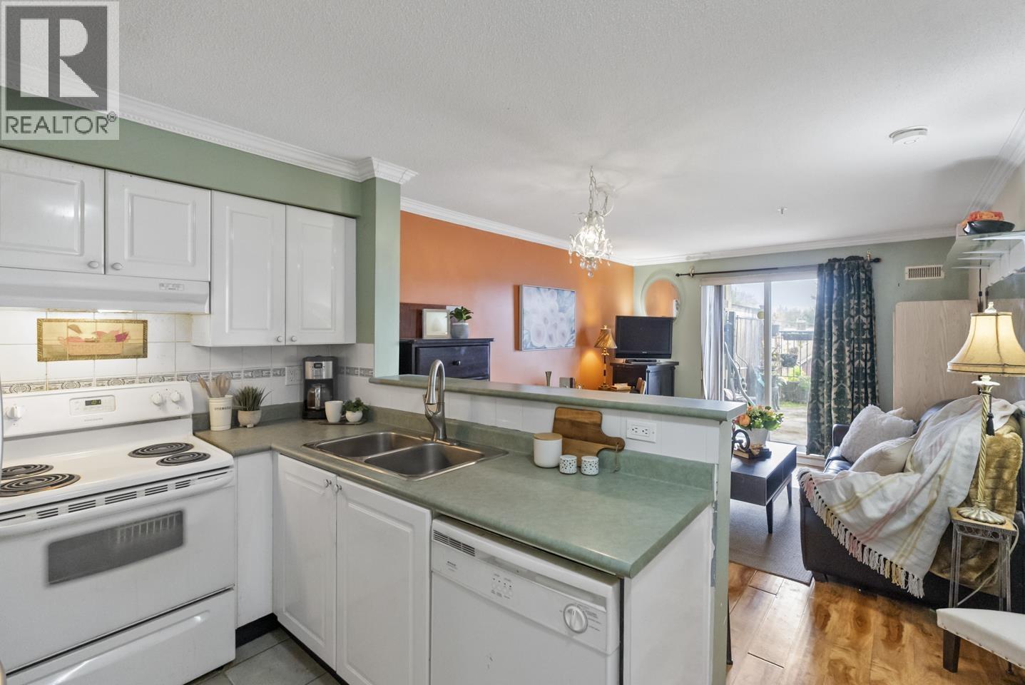 202 868 Kingsway Property Photo 5