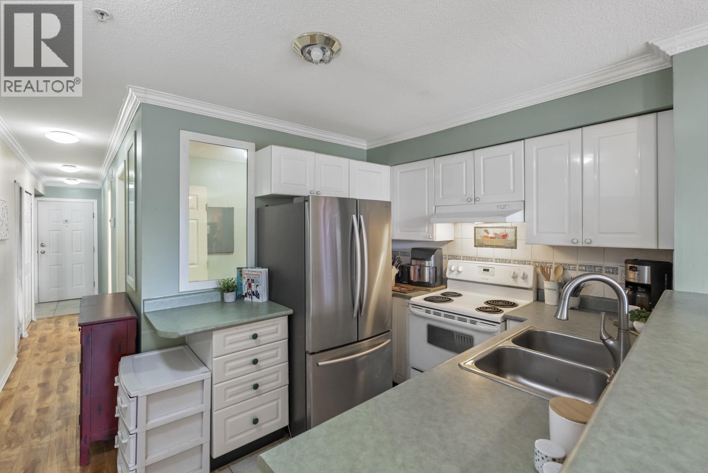 202 868 Kingsway Property Photo 7