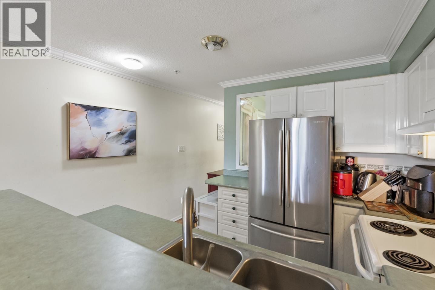 202 868 Kingsway Property Photo 8