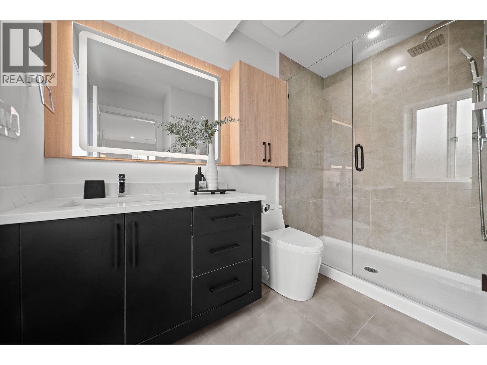 2369 Adanac Street Property Photo 17