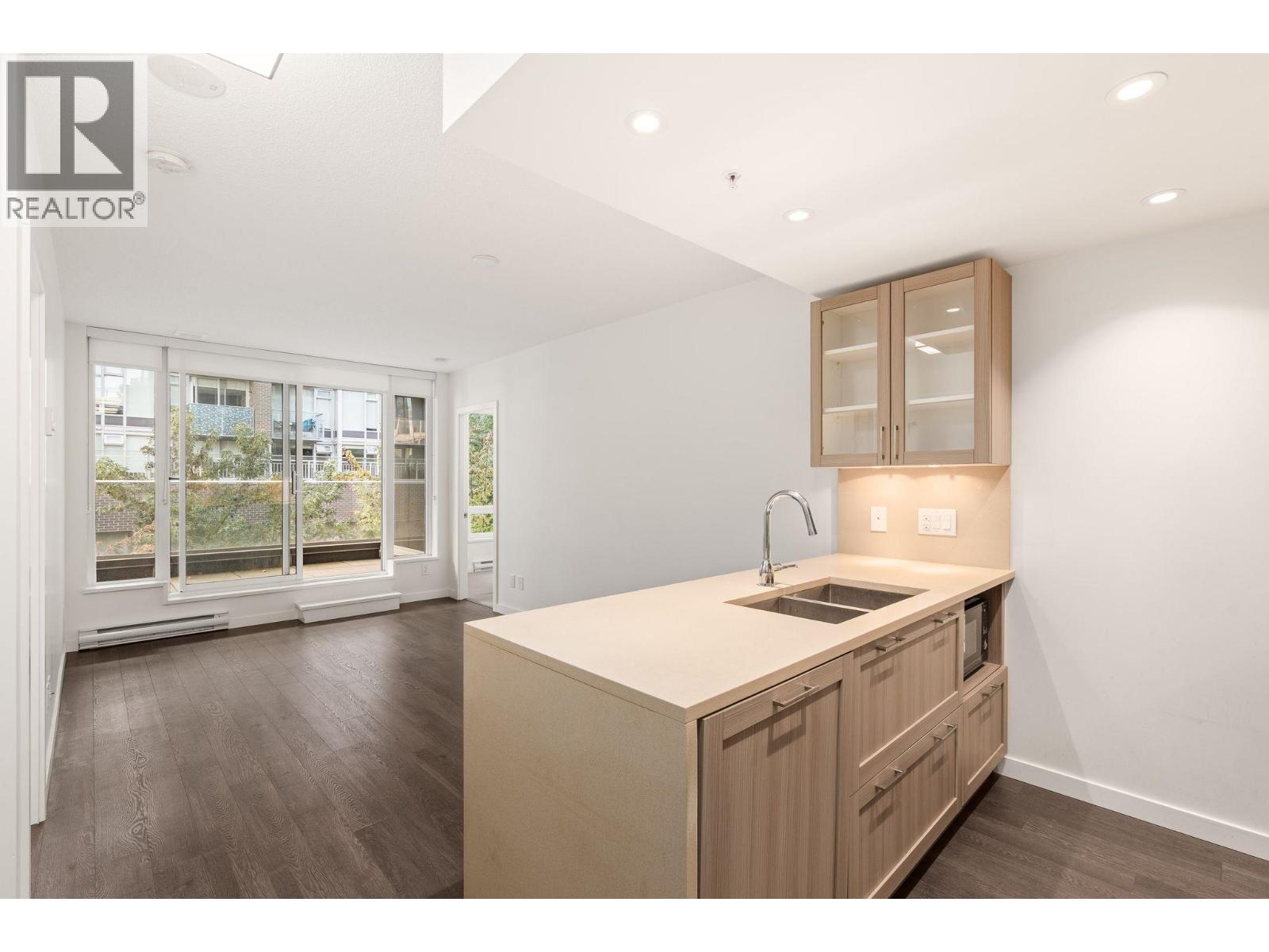 621 5598 ORMIDALE STREET Property Photo 1