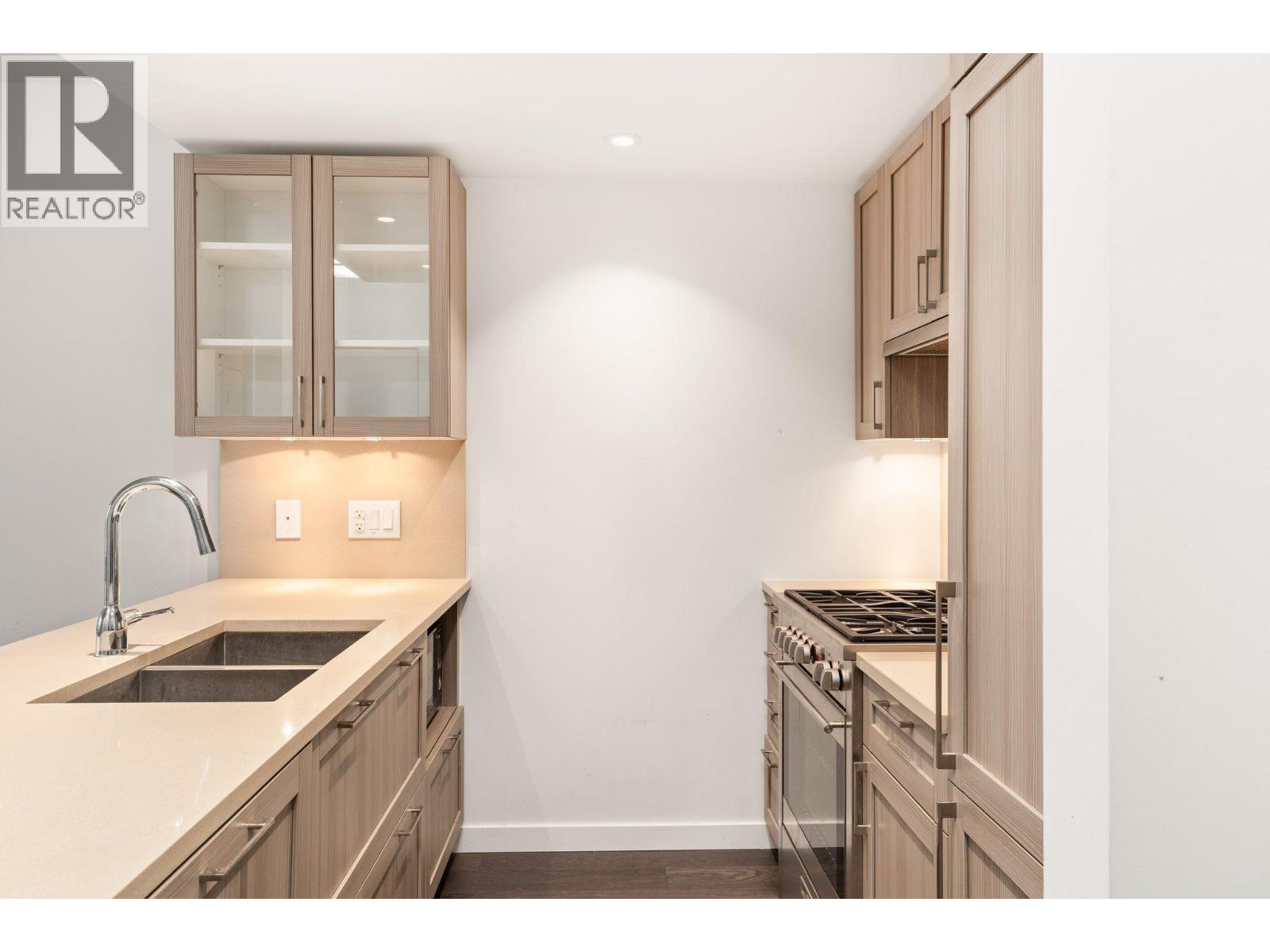 621 5598 Ormidale Street Property Photo 3