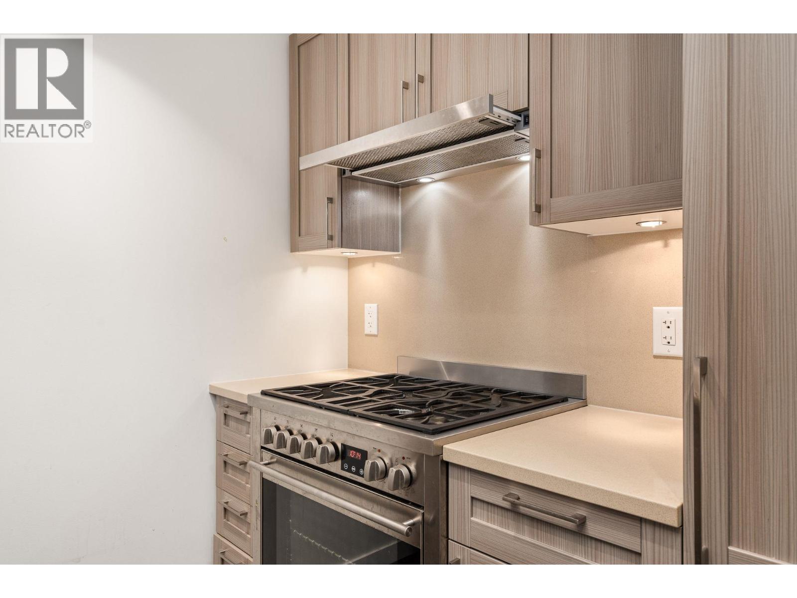 621 5598 Ormidale Street Property Photo 4