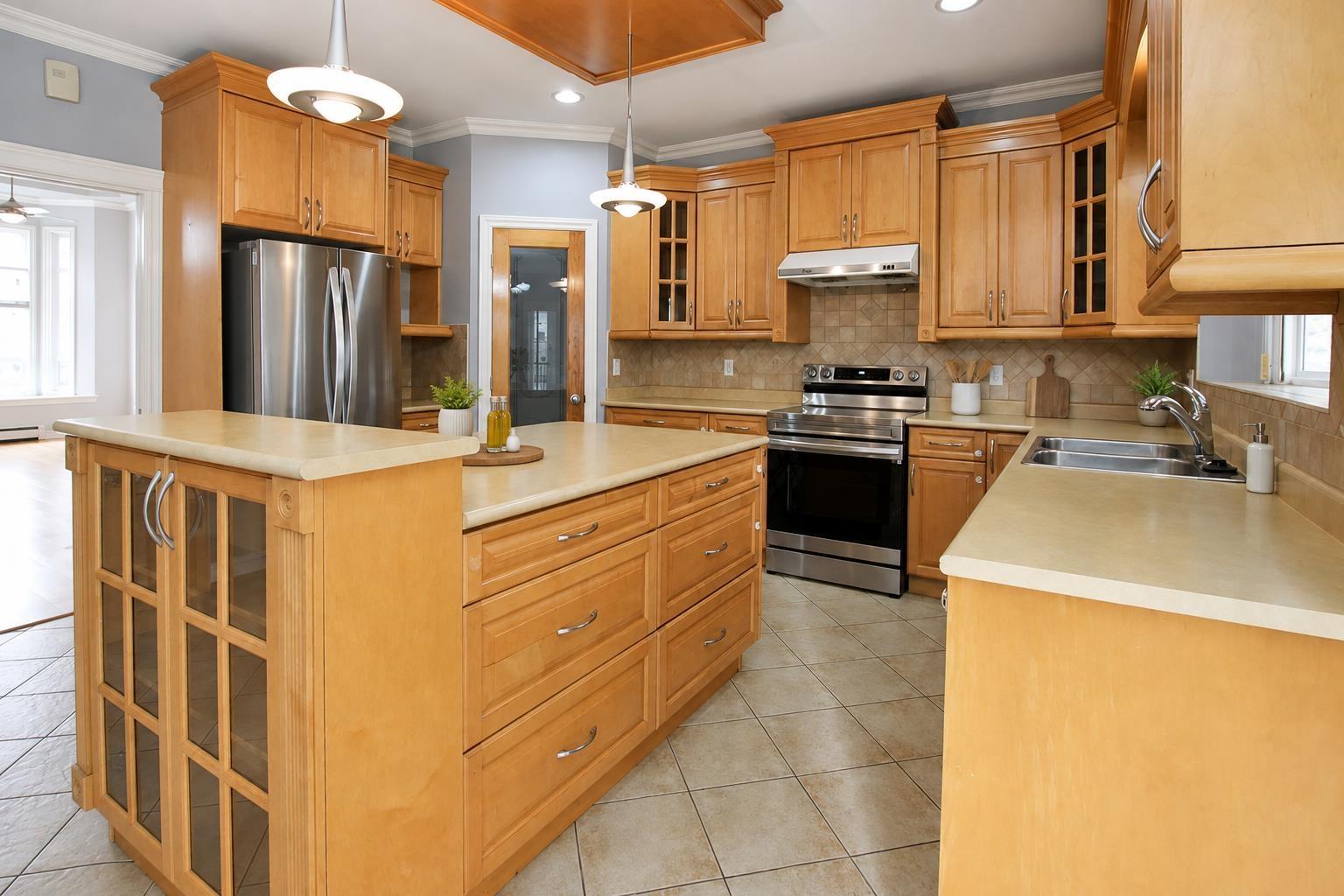 10304 128 Street Property Photo 5