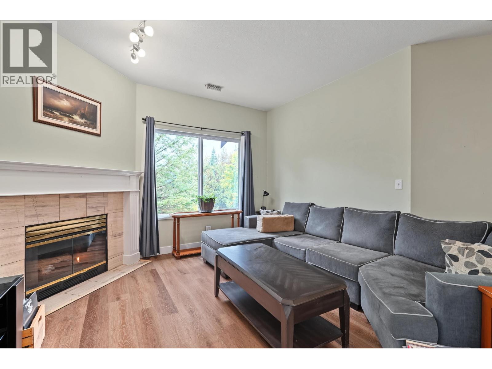 32 23151 Haney Bypass Property Photo 9